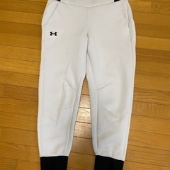 値下げしました✨アンダーアーマー　スウェット　レディース　上下　の画像