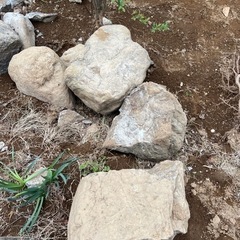 庭石、ロックガーデン、防草シートの押さえ、土留めの画像