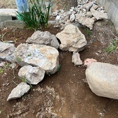 庭石、ロックガーデン、防草シートの押さえ、土留めの画像