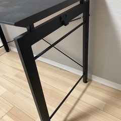 無料　充電ポート付オフィス机の画像
