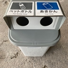 分別用ゴミ箱　約45×45×92㌢の画像