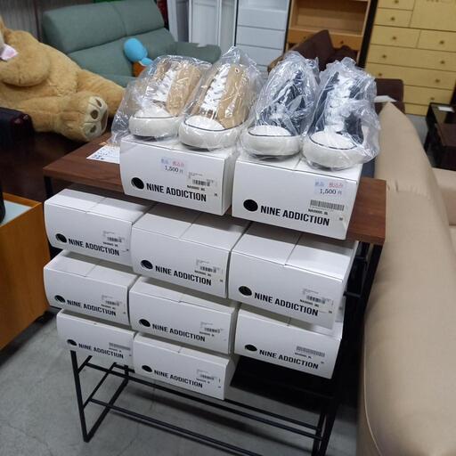 値下げ1,000円‼️新品 激安 スニーカー サイズ24・24.5・25cmです‼️