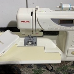✨激安価格✨コンピューターミシン✨ジャノメ✨フットコントローラー付き✨取説付き✨の画像