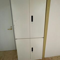 併せて6万以上しました  鍵付き　収納棚2段×2個セット オフィ...