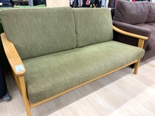 シックなデザイン。使い勝手のよいシンプルなソファです。