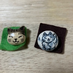 ネコの陶製プローチ