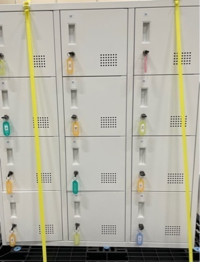 交渉中ロッカー　12口