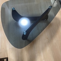 ガラステーブルの画像