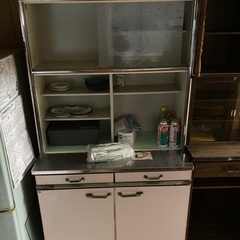 無料！　食器棚