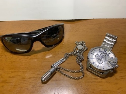 diesel腕時計&ネックレス　おまけでサングラス