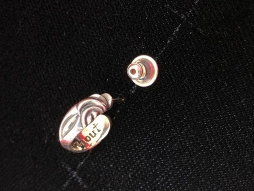 レナードカムホート　ピアス