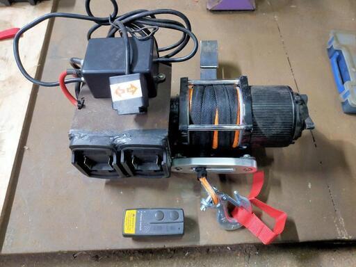 電動ウインチ　ホイスト　マキタバッテリー仕様　リモコンワイヤレス　4000LBS合成ロープ