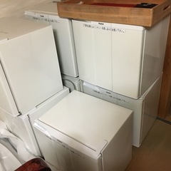 32型TV、サイコロ冷蔵庫の画像