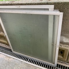 アルミサッシ　小窓　２セット
