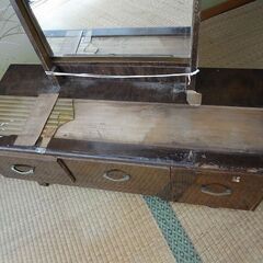 古い鏡台　取りに来て頂ける方限定でお願いします。の画像