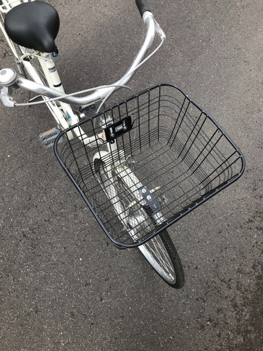 【美品】自転車 白 ホワイト 鍵 カゴ 荷台あり 26インチ