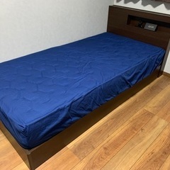 シングルベッドプラスマットレスの画像