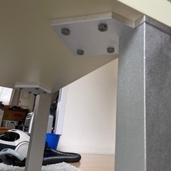 テーブル　リビングの画像