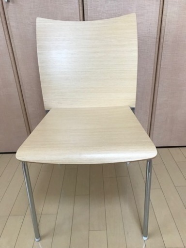 木目調　オシャレなイス