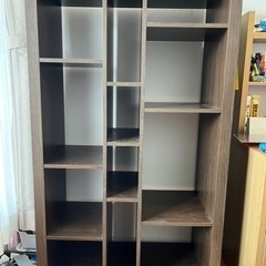 IKEAで購入した本棚として使っていた収納棚です。