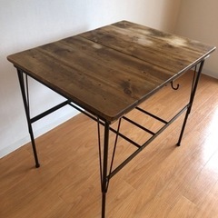 アイアンウッドカフェテーブルの画像