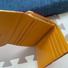 春に向けて マリメッコ柄 折り畳み財布の画像