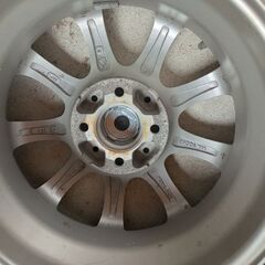 14インチアルミホイール（スタッドレスタイヤ付き）の画像