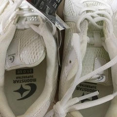 新品moonstarバネのチカラ二足　通学用スニーカー白の画像