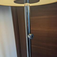 IKEA スタンドライト照明の画像