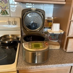 最終値下げ！水まで。象印　炊飯器の画像