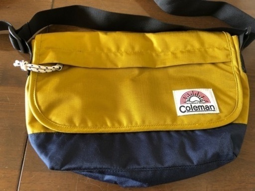 値段下げました！コールマン ショルダーバッグ (マスタード×ネイビー)