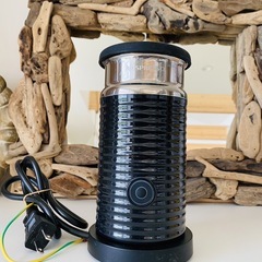 ◎清潔美品：NESPRESSOコーヒーメーカー（RED）／ミルクスチーマー付き◎の画像