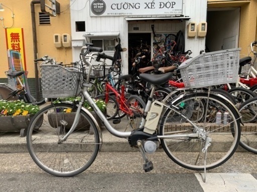 ??　配達可能　電動自転車　パナソニック　バッテリー　8AH 3点　２６インチ　3変速　シルバー　充電器　付き　後ろ　カゴ　付き