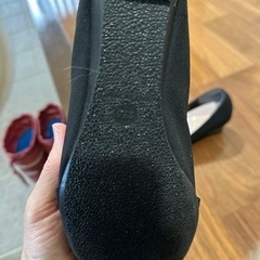 黒のパンプス　布地の画像