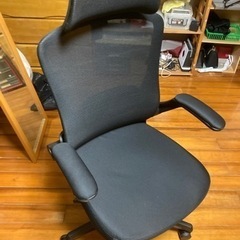 デスクチェア　ヘッドレスト付きの画像