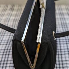 ☆バッグ　ノンブランド　黒色　高さ約17ｃｍ　底巾9ｃｍ　底広23ｃｍ　未使用品　の画像