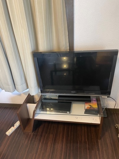 ガラステレビ台