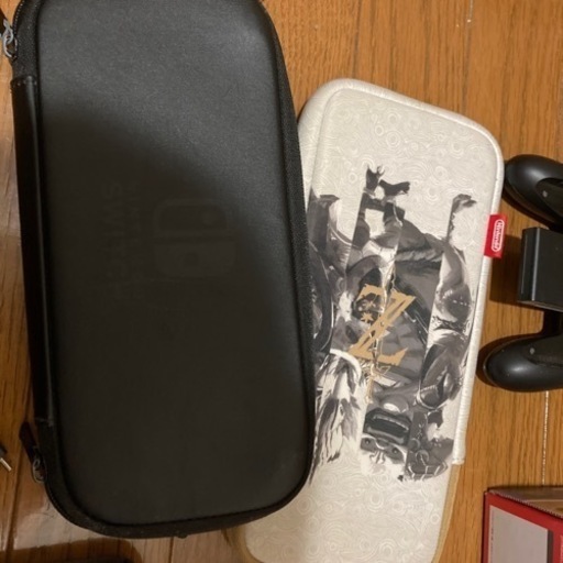 Nintendo Switch本体、箱 、ケース、ジョイコン4個、ソフト５つセット、　バラ売り可、遠方にも発送可能です。