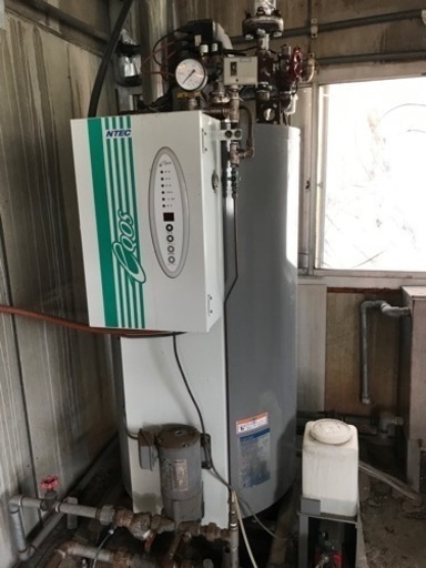 日本サーモエナー 重油焚き蒸気ボイラー300Kg/H