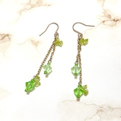 ネックレス と ピアス の セット グリーンの画像