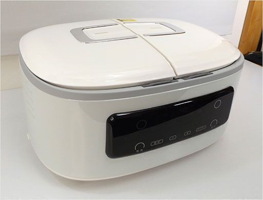 2つの鍋を内蔵する電気調理器 ツインシェフ　型式 SA-FRD2501-J