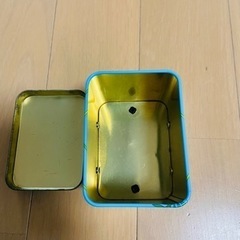 アンパンマン車型の缶の画像