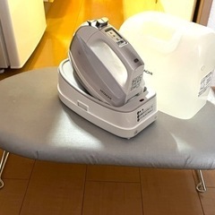 HITACHIコードレスアイロンとアイロン台
