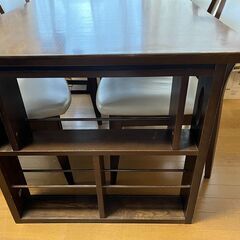 ダイニングテーブルとイスセットの画像