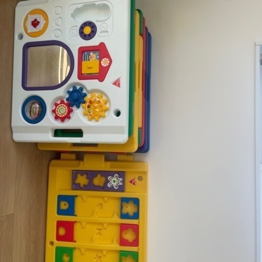 日本育児 ベビーサークル ミュージカルキッズランド DX 6ヶ月~3歳半対象 おもちゃパネル付のベビーサークル