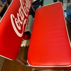 コカコーラ長椅子と椅子二脚