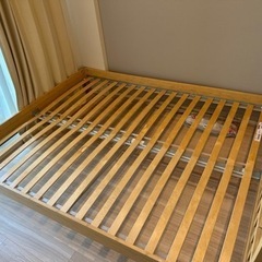 IKEA ベッドフレーム クイーンサイズの画像