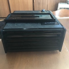 4つのトレイを備えたエクスカリバー脱水機。 適度に使用され、良好な状態です。 トレイライナー付きの画像