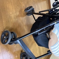 コンビ製対面・正面2wayタイプのベビーカーの画像