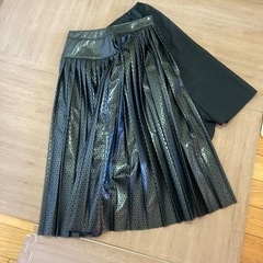 合皮　黒ロングプリーツスカート